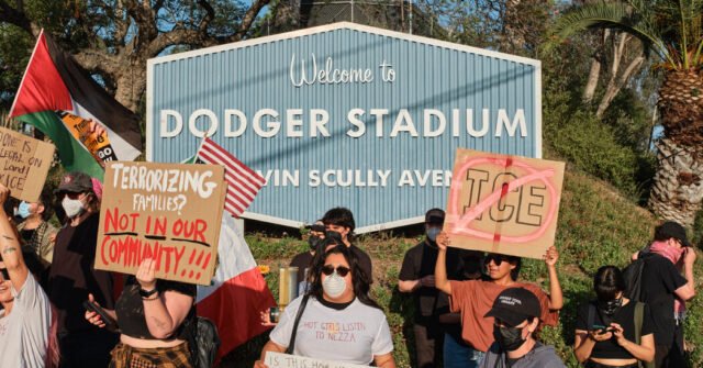 Los Dodgers comprometen la ayuda a las familias de Los Ángeles afectadas por la represión de Trump
