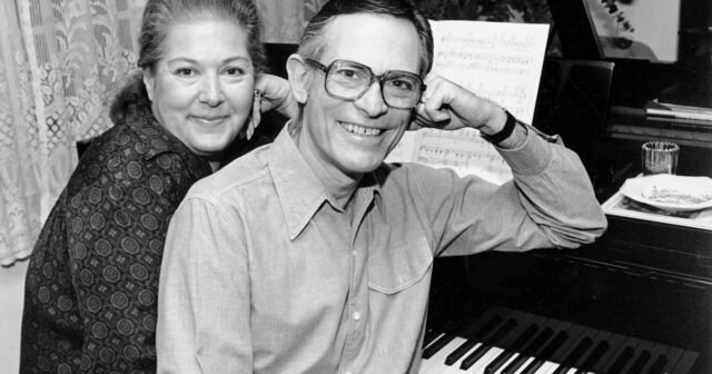 Alan Bergman, letrista ganador de un Oscar que ayudó a escribir 'The Way We Were', muere a los 99 años
