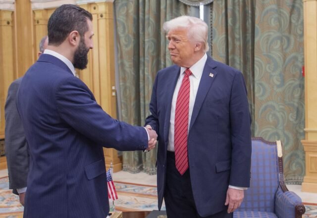 Demócrata acredita a Trump por abrir la puerta al nuevo gobierno de Siria
