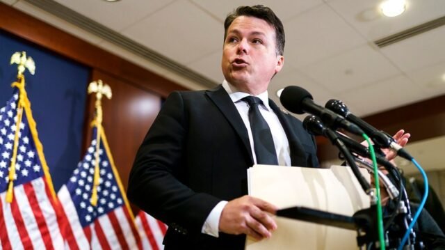 House Democrat Slams Fetterman por el comentario de 'playa'
