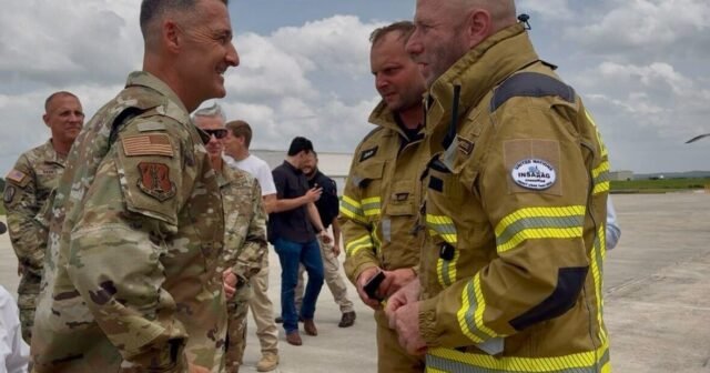 La Guardia Nacional de Texas continúa la respuesta a las inundaciones con el equipo checo uniendo el esfuerzo
