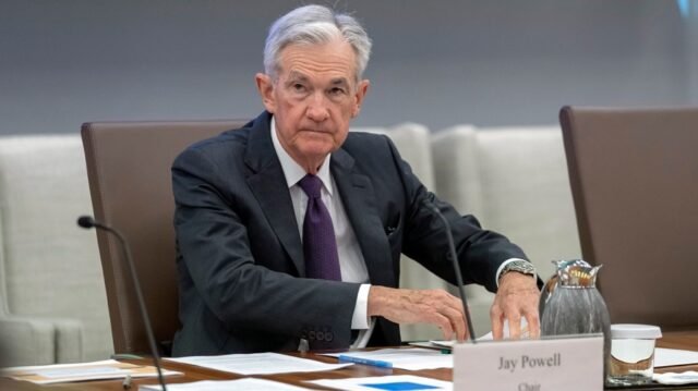 La Junta Editorial de WSJ insta a Trump a no despedir a Powell
