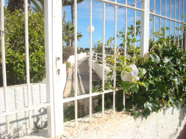 Más retrasos para la reapertura del paseo marítimo de Aguamarina (Orihuela Costa)
