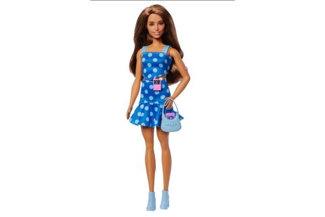 Mattel presenta su primera Barbie con diabetes tipo 1
