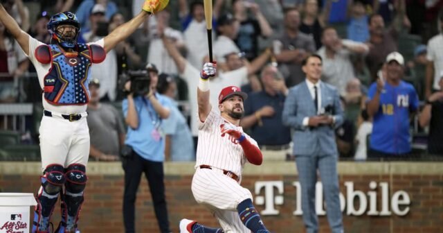 'Pon un' W 'junto al nombre de Dino'. NL gana al All-Star Game Swing-off, con la ayuda de Dino Ebel
