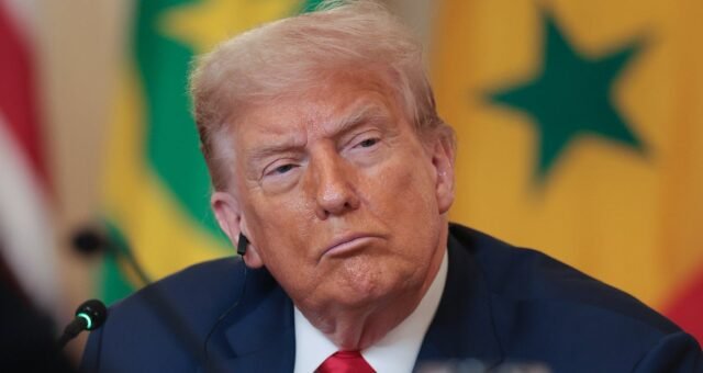 'Ponga todo lo que todo': el ex ayudante de mike Pence golpea a Trump por estos movimientos 'confusos'
