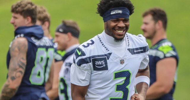 Por qué las dos selecciones de draft de la segunda ronda de los Seahawks no han firmado contratos
