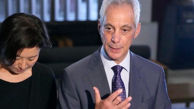 Rahm Emanuel le dice a Megyn Kelly que un hombre no puede convertirse en mujer
