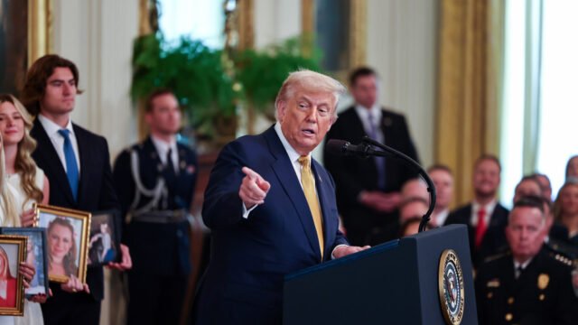 Solo se preocupan a las 'personas estúpidas' por los archivos de Epstein - Trump - RT World News
