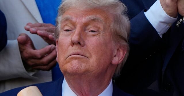 Trump acaba de lanzar su propia plataforma de transmisión de TV. En serio.

