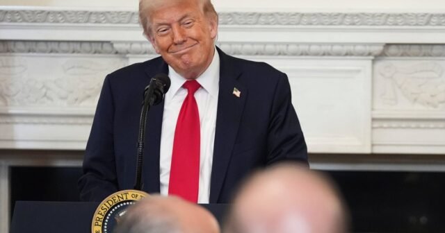 Trump afirma que Putin nunca lo ha engañado, justo después de admitir que Putin lo sigue engañando

