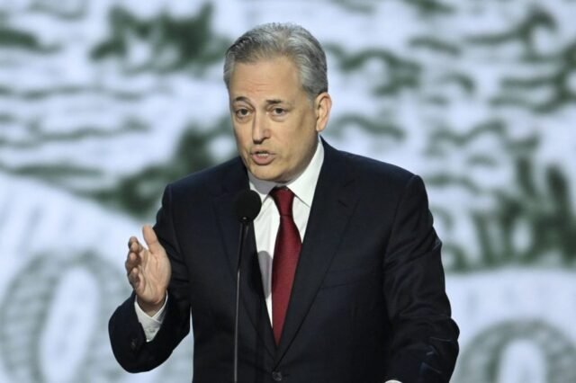Trump ai zar David Sacks insta a Musk a reconsiderar el impulso de terceros
