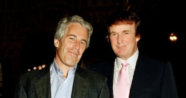 Trump dice que Comey, Biden y Obama "inventaron" los archivos de Epstein
