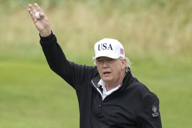 Trump insta a los líderes de la UE a dejar de construir molinos de viento
