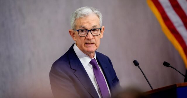Trump preguntó a los legisladores del Partido Republicano si debía despedir al presidente de Fed Jerome Powell
