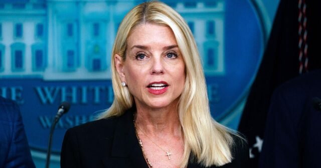 Bondi reduce los límites de la cooperación entre la policía de DC y los agentes de inmigración federales
