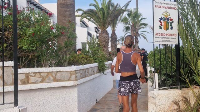 Dos décadas de campañas valen la pena cuando Cabo Roig Walkway finalmente vuelve a abrir al público
