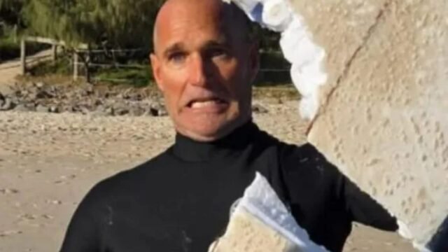 El ataque aterrador de tiburones está atrapado en la cámara cuando Beast Chomps gigante mordida del tablero de Surfer en horror casi falso
