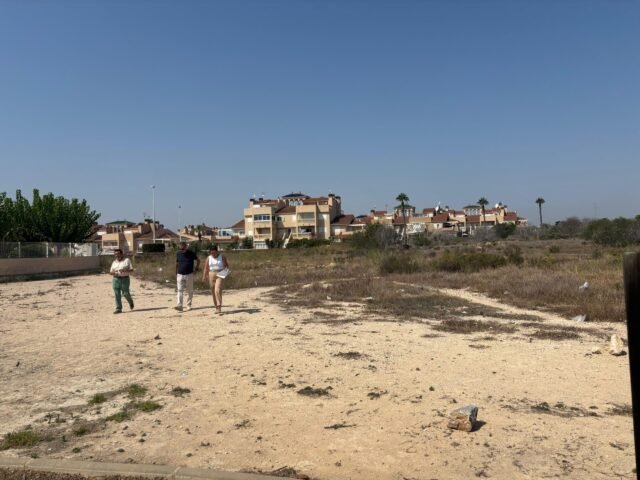 El consejo ofrece más titulares, pero la construcción espera: la nueva clínica de Orihuela Costa todavía en el limbo

