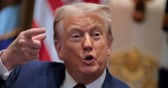 El economista ganador de Nobel se desmesa a Trump por este movimiento "completamente loco"
