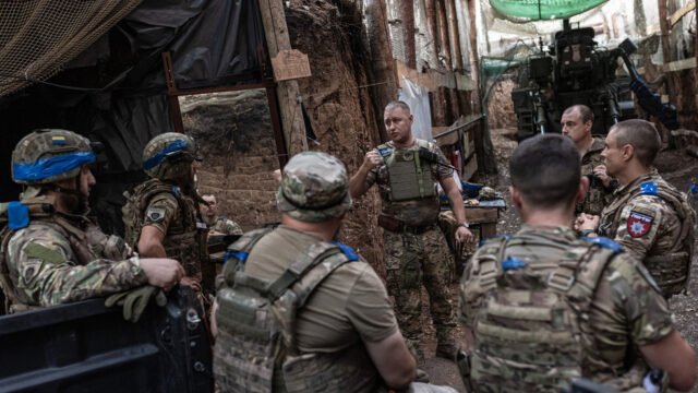 El ejército de Ucrania no debería enfrentar límites de tamaño - Macron - RT World News
