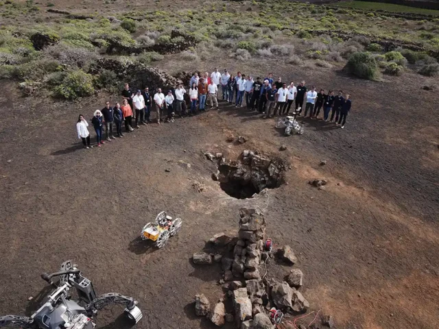 El equipo español está desarrollando robots para explorar cuevas subterráneas en la luna y Marte
