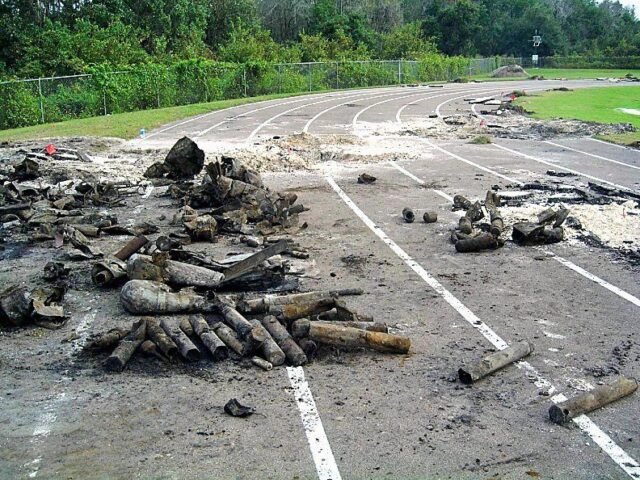 El patio de recreo de la ciudad británica reabría meses después de que se encontraron 176 bombas durante los trabajos de reparación

