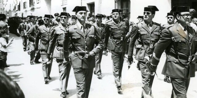 España era diferente: turismo bajo Franco
