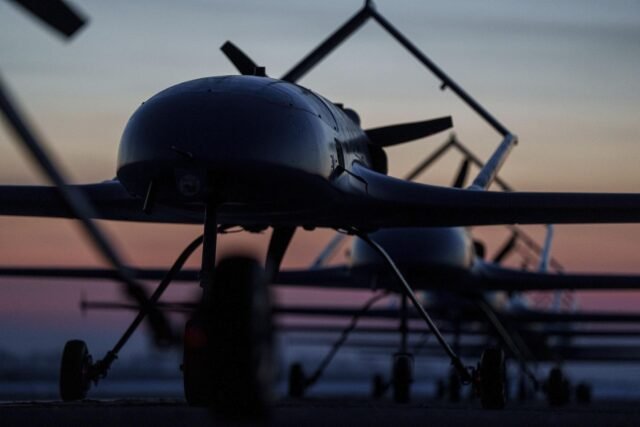 Hegseth le dice al Secretario del Ejército que establezca un grupo de trabajo para proteger contra los drones
