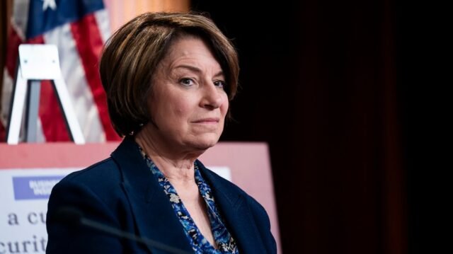 Klobuchar interviene en el video de Deepfake de ella hablando sobre Sydney Sweeney
