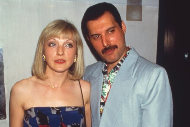 La amiga más cercana de Freddie Mercury, Mary Austin, arroja dudas sobre las afirmaciones de 'Secret Child' mientras la mujer habla por primera vez
