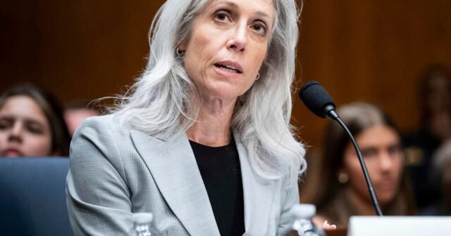 La directora de los CDC, Susan Monarez, se niega a renunciar, argumentando que solo el presidente Trump puede despedirla
