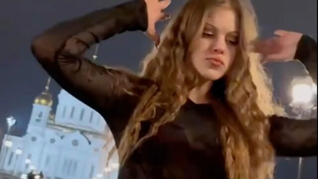 La policía de la moral de Putin 'envía a los estudiantes a Gulag' por twerking en Cam frente a la catedral en la última represión de prudencia
