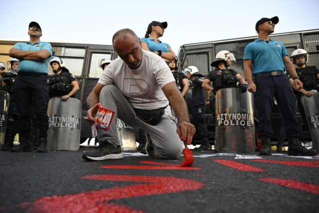 Los manifestantes griegos se unen contra un crucero israelí mientras los sindicatos de la UE expresan enojo sobre Gaza
