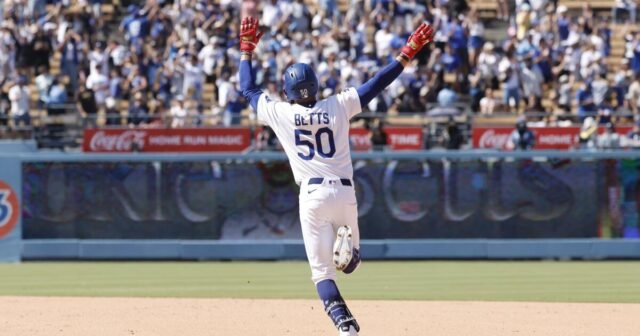 Mookie Betts entrega 'para el barrido de Padres de los Dodgers.
