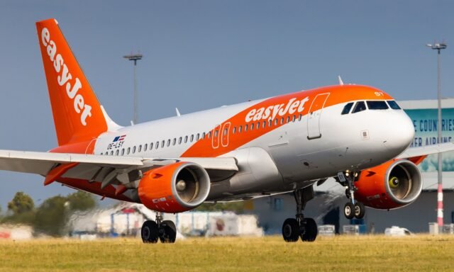 Pareja británica arrestada en Alicante Flight por 'unirse en voz alta al Mile High Club en los baños'
