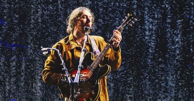 Revisión: Hozier lleva a Seattle a la iglesia en el debut de T-Mobile Park
