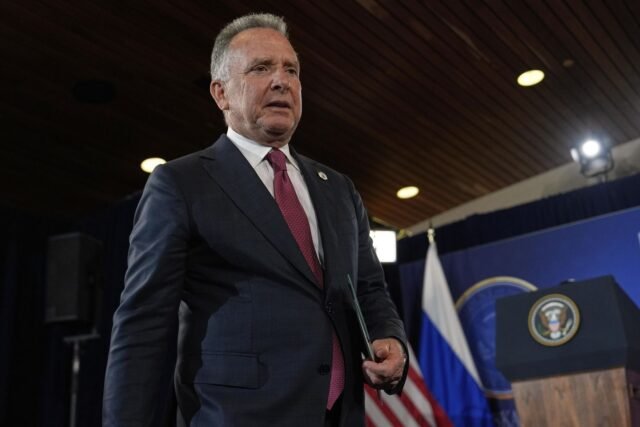 Rusia acordó protecciones similares a la OTAN para Ucrania en conversaciones, dice el enviado especial de los Estados Unidos.
