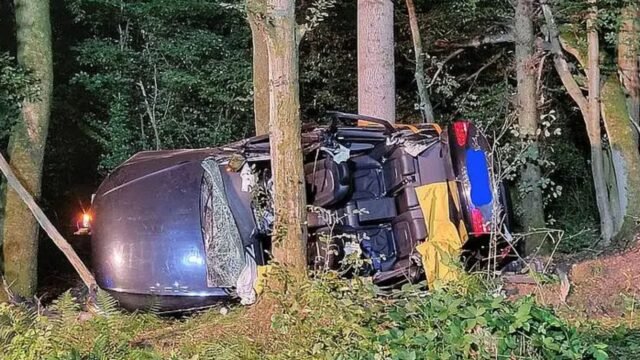 Tragedia como dos parejas casadas asesinadas después de que el automóvil británico se vea fuera de la carretera y se estrella en Alemania
