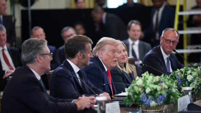 Trump dominó y humilló a la UE. En público. - RT World News
