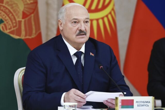 Trump habla con el aliado de Putin Lukashenko antes de la cumbre de Alaska, le agradece por la liberación de prisioneros
