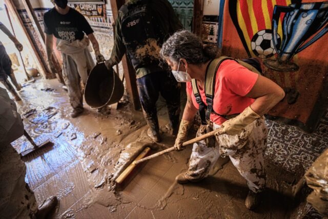 40,000 hogares devastados por inundaciones de Valencia para obtener ayuda adicional de € 3k cada uno a mediados de octubre
