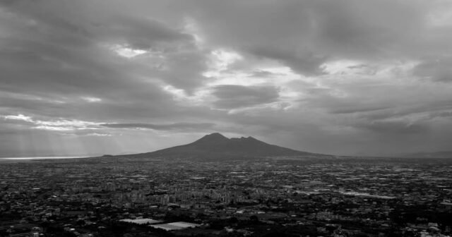 Debajo de las nubes-revisión de primer vistazo
