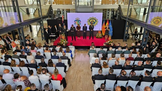 Desaque en el Ayuntamiento: la protesta silenciosa del jefe de policía de Orihuela expone una amarga lucha de poder

