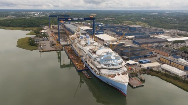 El crucero más grande del mundo llega a agua por primera vez: Legend of the Seas Floating City cuenta con 40 bares y restaurantes
