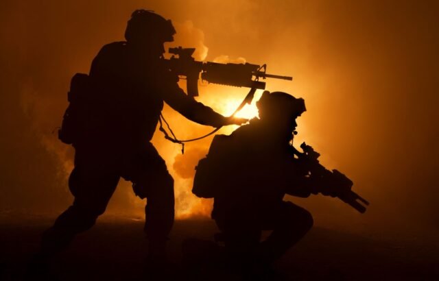 El ejército otorga un contrato de $ 195 millones como competencia por auriculares de realidad aumentada se calienta
