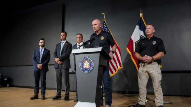 El gobernador de Utah promete una pena de muerte para el asesino de Charlie Kirk - RT World News
