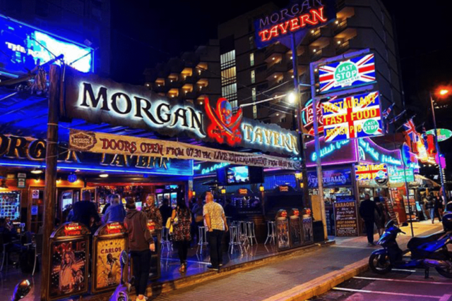 El hombre contrata 'sithman' ... que en su lugar gasta el dinero en unas vacaciones en Benidorm

