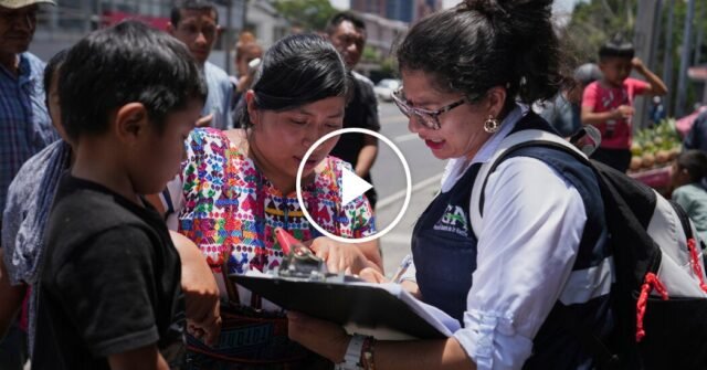 El juez detiene temporalmente la deportación de niños guatemaltecos
