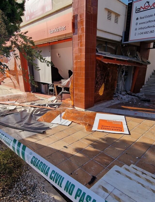 Explosivo intento de robo de cajeros automáticos despierta Orihuela Costa
